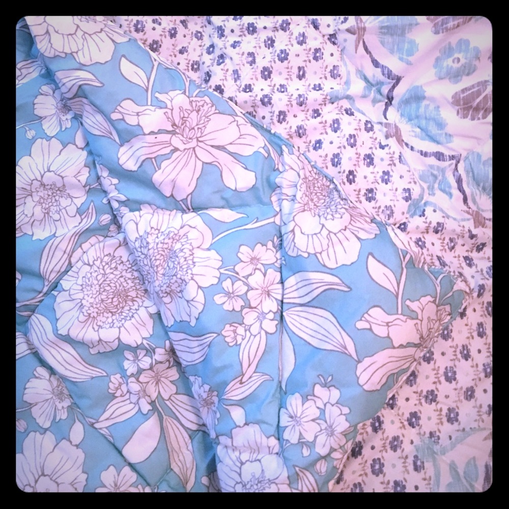 Twin XL comforter and pillow sham